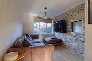 Lounge/Diner- click for photo gallery